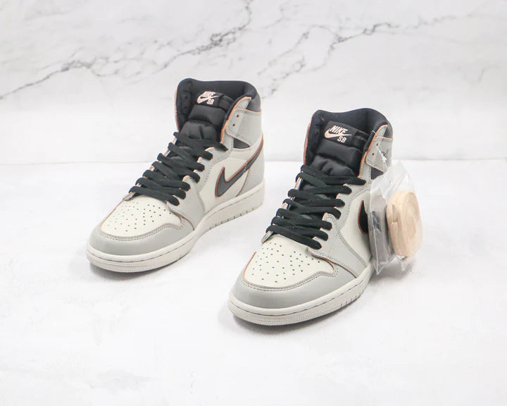SB x Air Jordan 1 High Light Bone