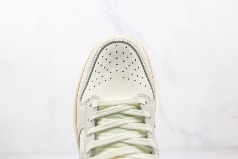 Dunk Low Light Bone