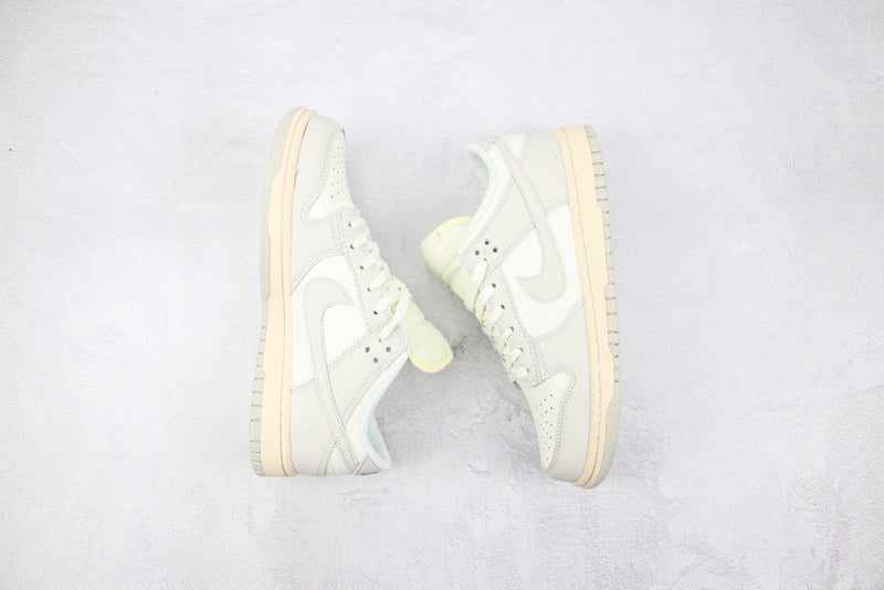 Dunk Low Light Bone